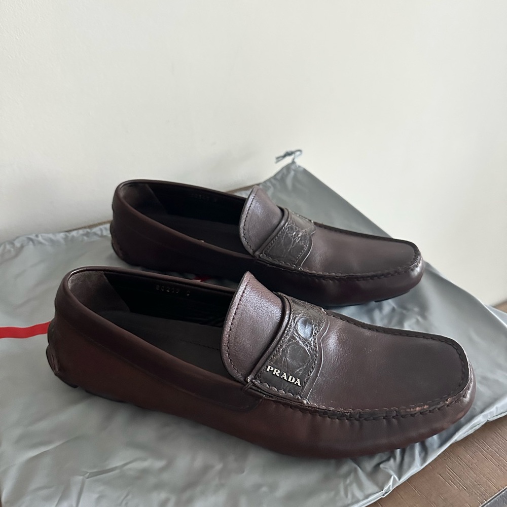 Prada Men's Dark Brown Leather driving Loafers with a crocodile embossed detail. - Picture 4 of 10